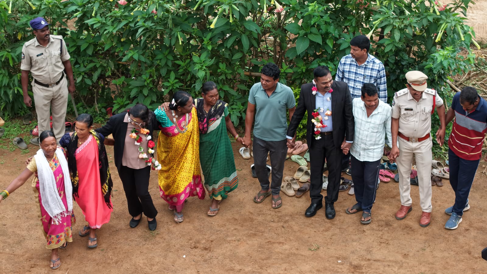 పల్లె బాటలో ఈగల్